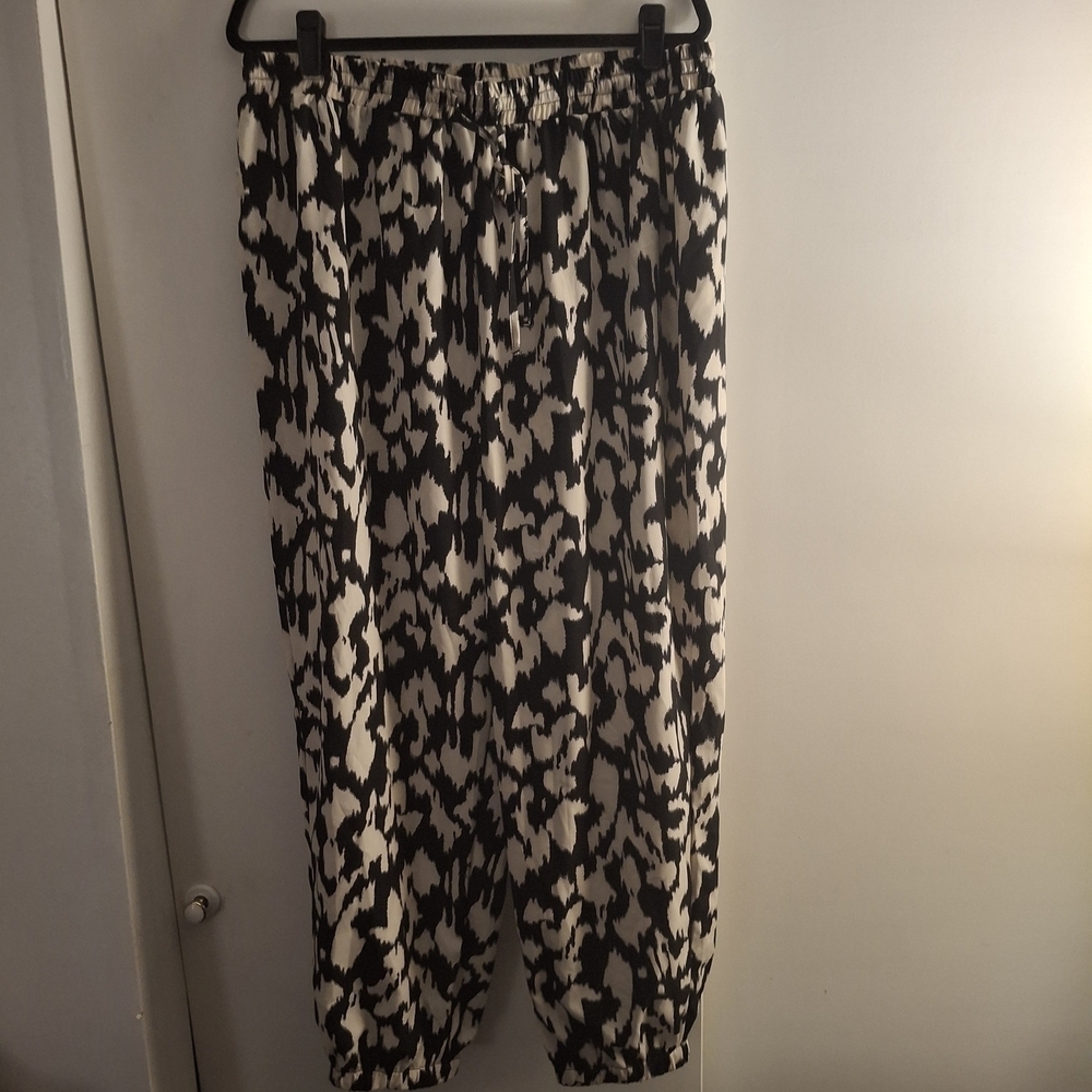 Black and White Patterned Women's Pants